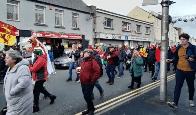 Dafydd Iwan joins crowds for Welsh language rally calling for action